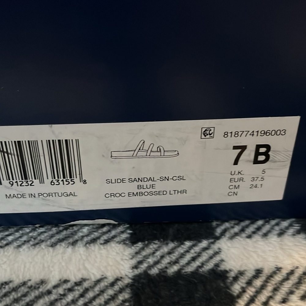 Women’s Sandal - Picture 4 of 5